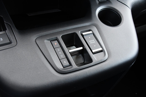 Peugeot e-Partner 136 L1 50 kWh Black Edition Camera, Cruise, Carplay, Stoelverwarming, 136pk, Multimedia, BOM VOL!