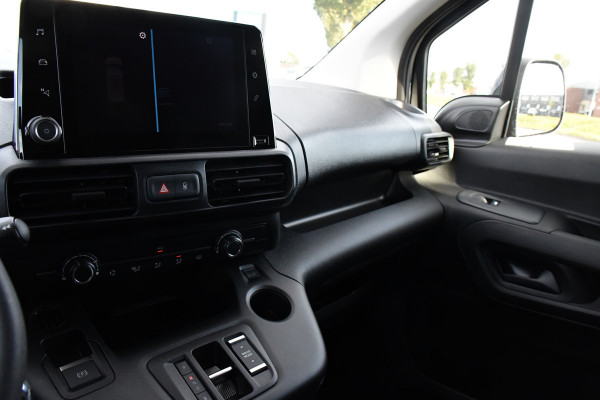 Peugeot e-Partner 136 L1 50 kWh Black Edition Camera, Cruise, Carplay, Stoelverwarming, 136pk, Multimedia, BOM VOL!