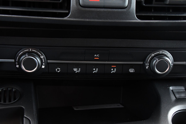 Peugeot e-Partner 136 L1 50 kWh Black Edition Camera, Cruise, Carplay, Stoelverwarming, 136pk, Multimedia, BOM VOL!
