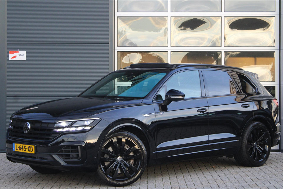 Volkswagen Touareg 3.0 TSi 4MOTION R 462pk eHybrid | Pano | Elek. trekhaak | HUD| Luchtvering Volkswagen Touareg 3.0 TSi 4MOTION R 462pk eHybrid | Pano | Elek. trekhaak | HUD| Luchtvering