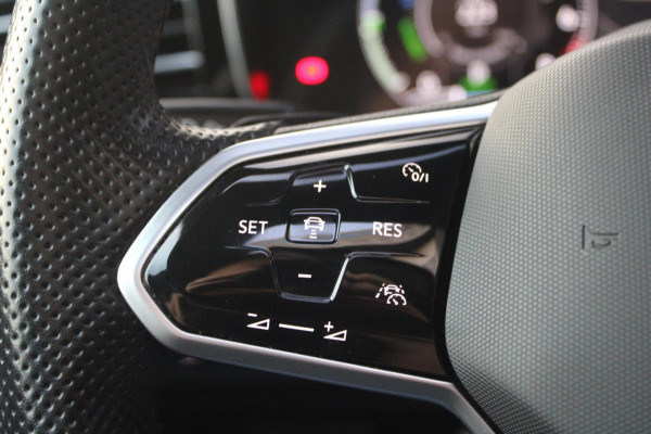 Volkswagen Touareg 3.0 TSi 4MOTION R 462pk eHybrid | Pano | Elek. trekhaak | HUD| Luchtvering