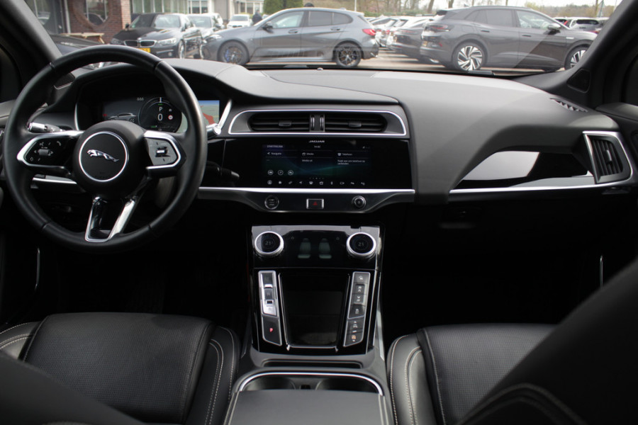 Jaguar I-PACE EV400 HSE 90 kWh / SOH 94,3% / Trekhaak / Panoramadak / 360Camera / Head-up / Luchtvering / Meridian / Keyless / 20'' / Leder / Navigatie / Stoelverwarming
