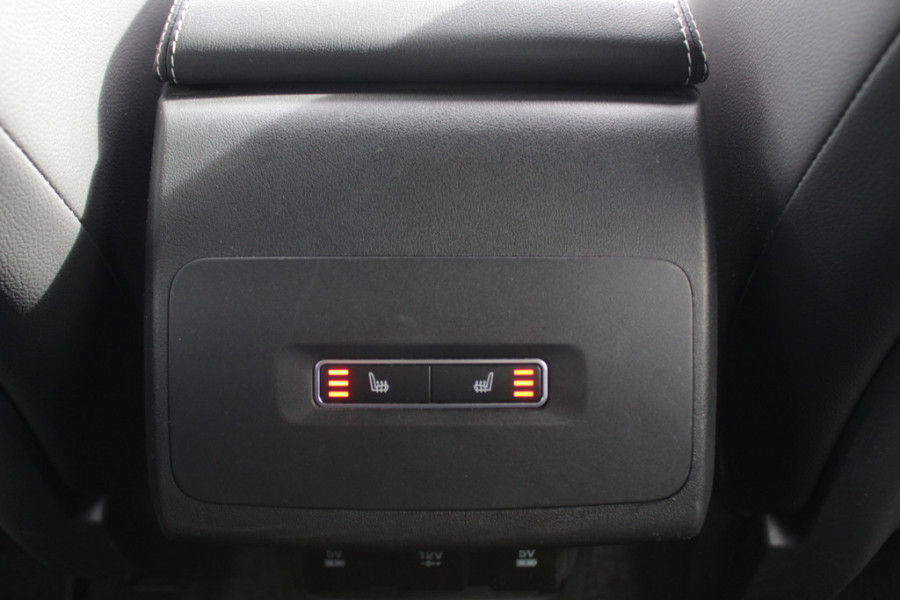 Jaguar I-PACE EV400 HSE 90 kWh / SOH 94,3% / Trekhaak / Panoramadak / 360Camera / Head-up / Luchtvering / Meridian / Keyless / 20'' / Leder / Navigatie / Stoelverwarming