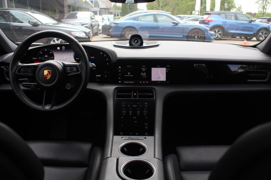 Porsche Taycan Performance 84 kWh / SoH 94.5% / Panoramadak / 360Camera / Adaptieve stoelen / Sportchrono / 20'' / Bose / Keyless / Dodehoek / Navigatie / Stoelverwarming / Cruise Control