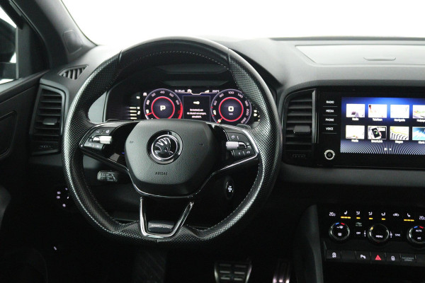 Škoda Karoq 1.5 TSI ACT Sportline Business (DIGITALE COCKPIT, STOEL/STUUR VERWARMING, TREKHAAK, SFEERVERLICHTING, CAMERA)
