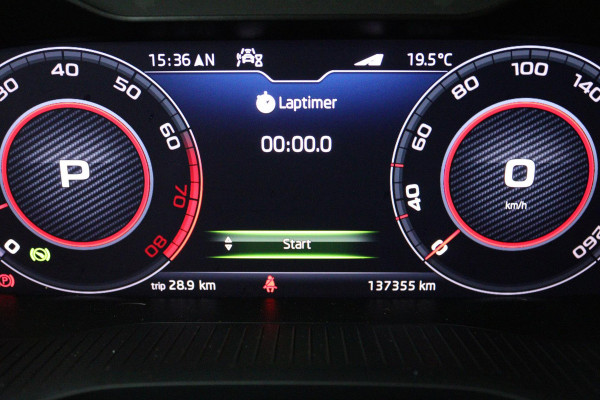 Škoda Karoq 1.5 TSI ACT Sportline Business (DIGITALE COCKPIT, STOEL/STUUR VERWARMING, TREKHAAK, SFEERVERLICHTING, CAMERA)