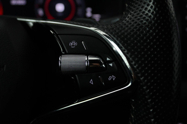 Škoda Karoq 1.5 TSI ACT Sportline Business (DIGITALE COCKPIT, STOEL/STUUR VERWARMING, TREKHAAK, SFEERVERLICHTING, CAMERA)