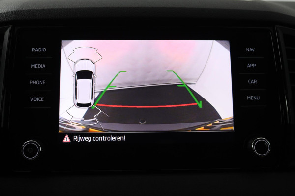 Škoda Karoq 1.5 TSI ACT Sportline Business (DIGITALE COCKPIT, STOEL/STUUR VERWARMING, TREKHAAK, SFEERVERLICHTING, CAMERA)