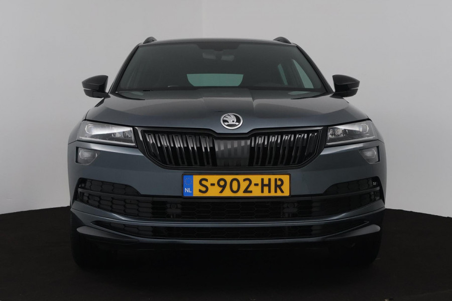 Škoda Karoq 1.5 TSI ACT Sportline Business (DIGITALE COCKPIT, STOEL/STUUR VERWARMING, TREKHAAK, SFEERVERLICHTING, CAMERA)