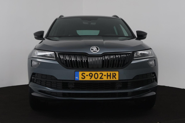Škoda Karoq 1.5 TSI ACT Sportline Business (DIGITALE COCKPIT, STOEL/STUUR VERWARMING, TREKHAAK, SFEERVERLICHTING, CAMERA)