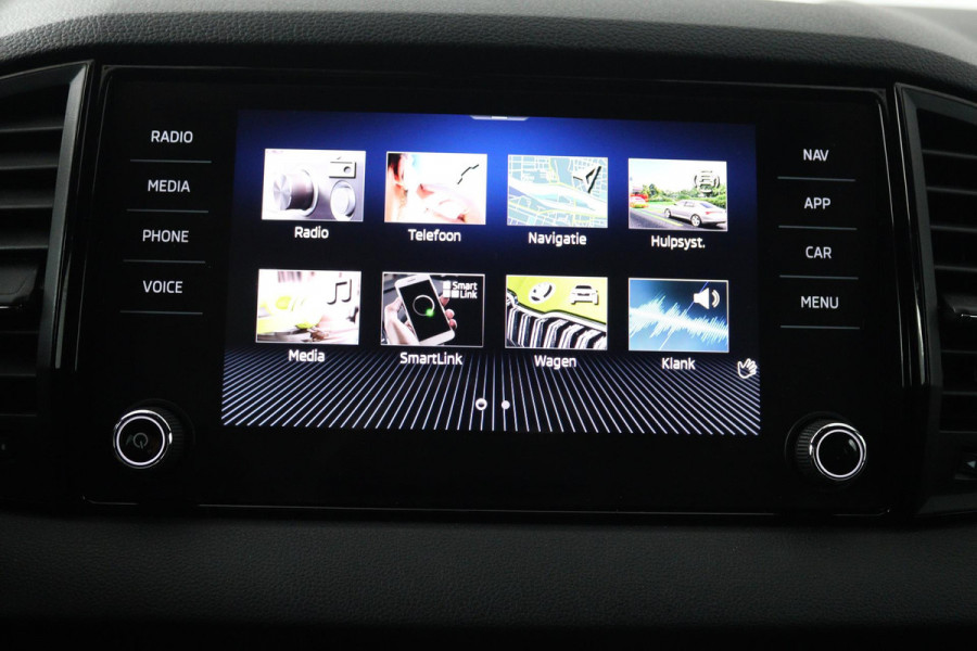 Škoda Karoq 1.5 TSI ACT Sportline Business (DIGITALE COCKPIT, STOEL/STUUR VERWARMING, TREKHAAK, SFEERVERLICHTING, CAMERA)