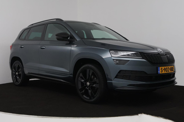 Škoda Karoq 1.5 TSI ACT Sportline Business (DIGITALE COCKPIT, STOEL/STUUR VERWARMING, TREKHAAK, SFEERVERLICHTING, CAMERA)
