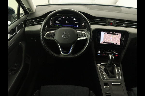 Volkswagen Passat 1.4 TSI PHEV GTE | Trekhaak | Stoelverwarming | Virtual Cockpit | Massage | Camera | Carplay | Adaptive cruise | ErgoComfort | Matrix LED | Plug In