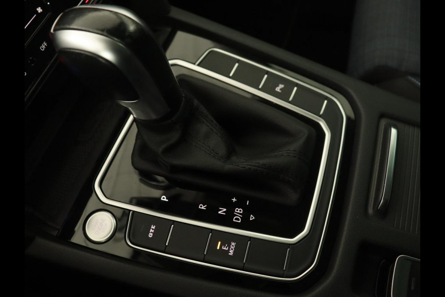 Volkswagen Passat 1.4 TSI PHEV GTE | Trekhaak | Stoelverwarming | Virtual Cockpit | Massage | Camera | Carplay | Adaptive cruise | ErgoComfort | Matrix LED | Plug In