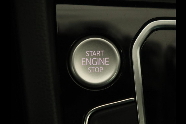Volkswagen Passat 1.4 TSI PHEV GTE | Trekhaak | Stoelverwarming | Virtual Cockpit | Massage | Camera | Carplay | Adaptive cruise | ErgoComfort | Matrix LED | Plug In