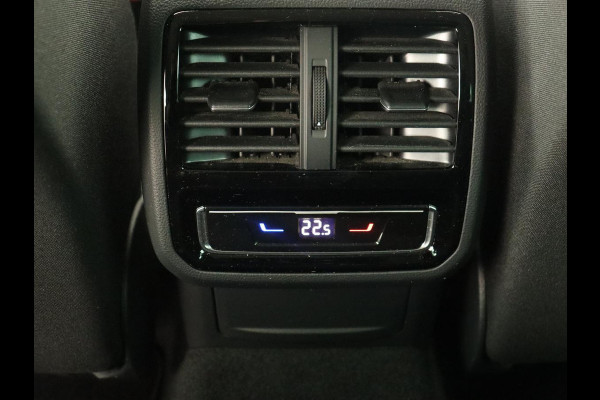 Volkswagen Passat 1.4 TSI PHEV GTE | Trekhaak | Stoelverwarming | Virtual Cockpit | Massage | Camera | Carplay | Adaptive cruise | ErgoComfort | Matrix LED | Plug In