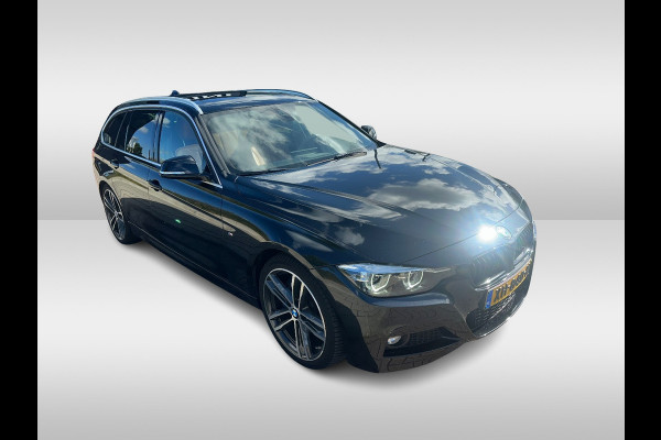 BMW 3 Serie Touring 320i M Sport Edition / Trekhaak / Panoramadak / Camera / Head-up / Leder / 19'' / Navigatie / Stoelverwarming / Audio HiFi / Cruise Control