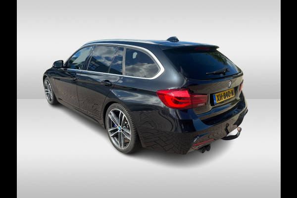 BMW 3 Serie Touring 320i M Sport Edition / Trekhaak / Panoramadak / Camera / Head-up / Leder / 19'' / Navigatie / Stoelverwarming / Audio HiFi / Cruise Control