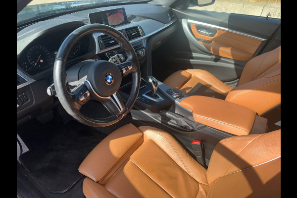 BMW 3 Serie Touring 320i M Sport Edition / Trekhaak / Panoramadak / Camera / Head-up / Leder / 19'' / Navigatie / Stoelverwarming / Audio HiFi / Cruise Control