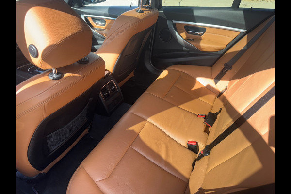 BMW 3 Serie Touring 320i M Sport Edition / Trekhaak / Panoramadak / Camera / Head-up / Leder / 19'' / Navigatie / Stoelverwarming / Audio HiFi / Cruise Control