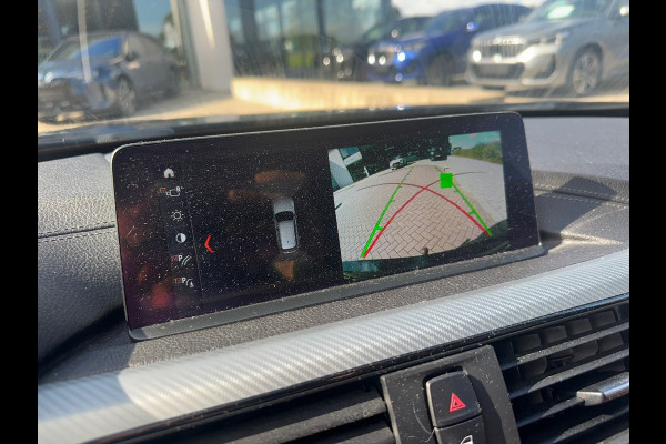 BMW 3 Serie Touring 320i M Sport Edition / Trekhaak / Panoramadak / Camera / Head-up / Leder / 19'' / Navigatie / Stoelverwarming / Audio HiFi / Cruise Control