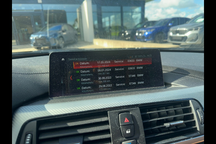 BMW 3 Serie Touring 320i M Sport Edition / Trekhaak / Panoramadak / Camera / Head-up / Leder / 19'' / Navigatie / Stoelverwarming / Audio HiFi / Cruise Control