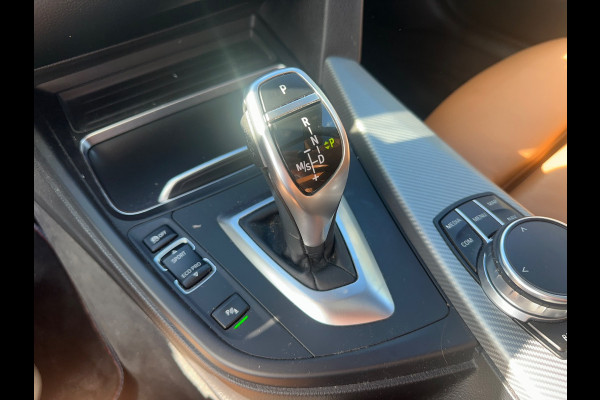 BMW 3 Serie Touring 320i M Sport Edition / Trekhaak / Panoramadak / Camera / Head-up / Leder / 19'' / Navigatie / Stoelverwarming / Audio HiFi / Cruise Control
