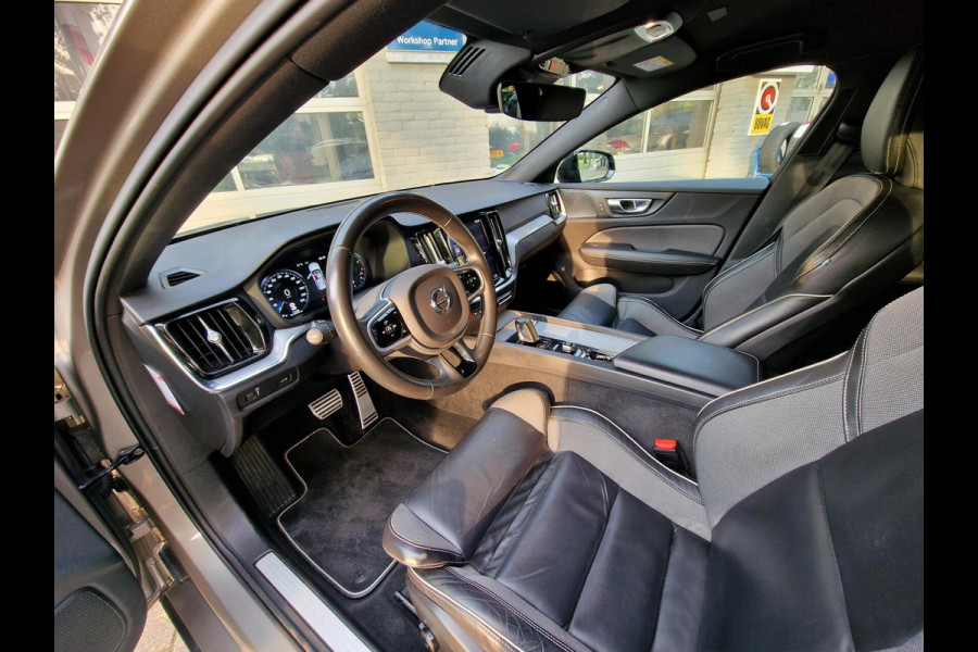 Volvo V60 2.0 B3 R-Design|Automaat|Trekhaak|H&K-audio|Black-pack|19-inch|