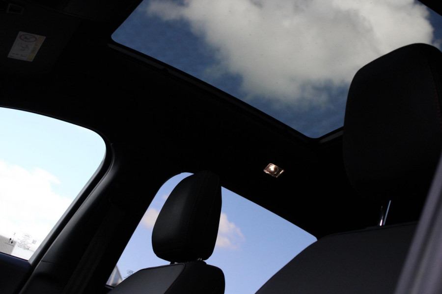Ford Kuga 2.5 FHEV ST-Line X |190pk | Driver Assistance Pack | Winterpack | Panoramadak | Technology Pack | Geen Stekker nodig | All Season banden