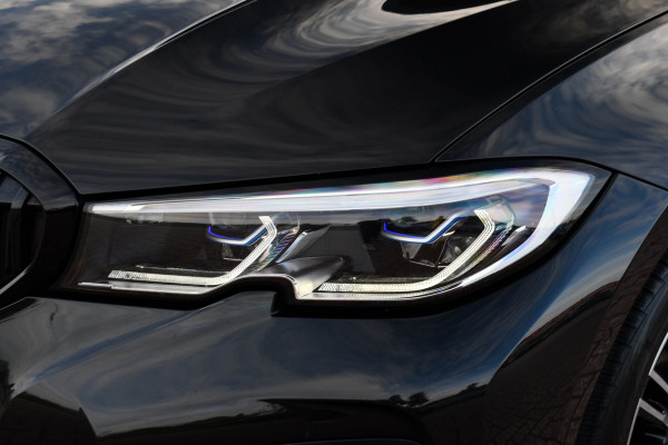 BMW 3 Serie Touring 330e M-Sport Pano HUD El-zetels laser-LED Camera