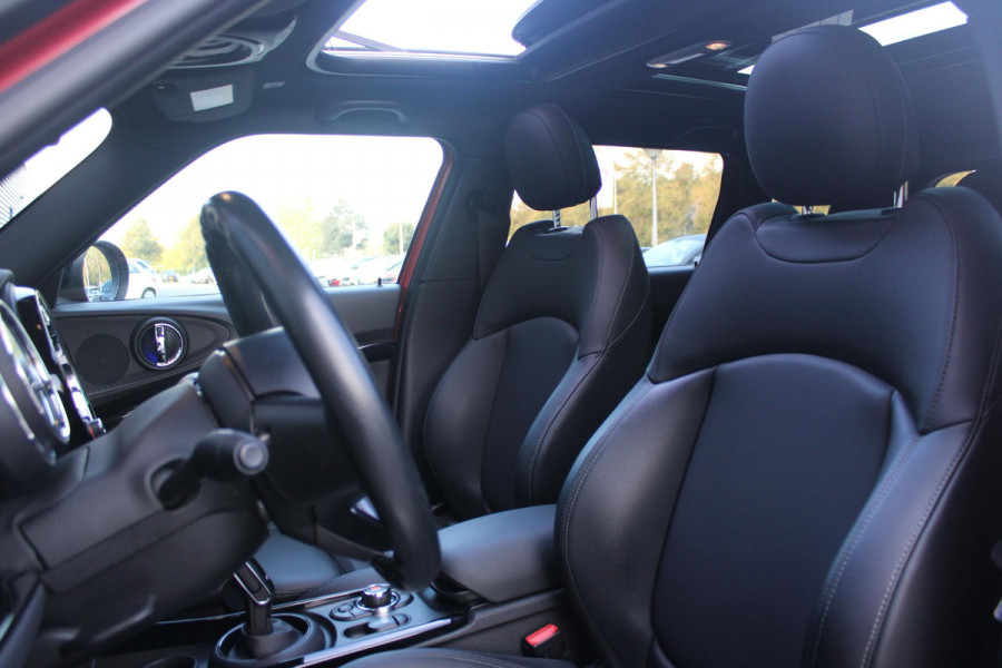 MINI Clubman 1.5 136PK COOPER CHILI AUTOMAAT | PANORAMISCH SCHUIF/KANTELDAK | NAVIGATIE | LEDEREN BEKLEDING | STOELVERWARMING | 17" LICHTMETALEN VELGEN | UNION JACK ACHTER LICHTEN | KEYLESS ENTRY / START |