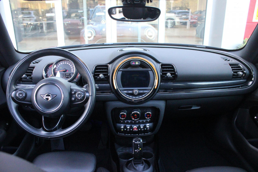 MINI Clubman 1.5 136PK COOPER CHILI AUTOMAAT | PANORAMISCH SCHUIF/KANTELDAK | NAVIGATIE | LEDEREN BEKLEDING | STOELVERWARMING | 17" LICHTMETALEN VELGEN | UNION JACK ACHTER LICHTEN | KEYLESS ENTRY / START |
