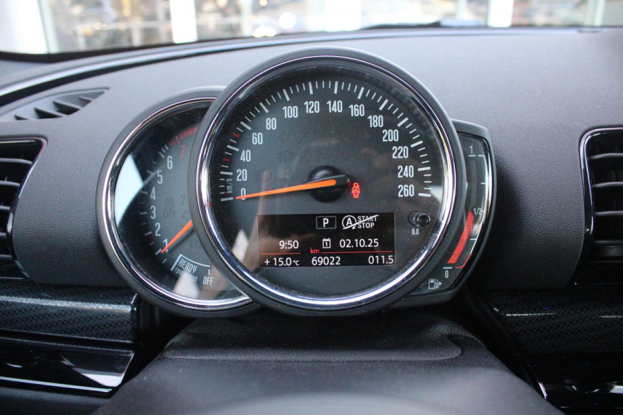 MINI Clubman 1.5 136PK COOPER CHILI AUTOMAAT | PANORAMISCH SCHUIF/KANTELDAK | NAVIGATIE | LEDEREN BEKLEDING | STOELVERWARMING | 17" LICHTMETALEN VELGEN | UNION JACK ACHTER LICHTEN | KEYLESS ENTRY / START |