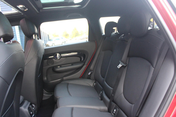 MINI Clubman 1.5 136PK COOPER CHILI AUTOMAAT | PANORAMISCH SCHUIF/KANTELDAK | NAVIGATIE | LEDEREN BEKLEDING | STOELVERWARMING | 17" LICHTMETALEN VELGEN | UNION JACK ACHTER LICHTEN | KEYLESS ENTRY / START |
