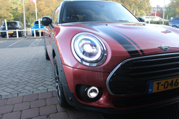 MINI Clubman 1.5 136PK COOPER CHILI AUTOMAAT | PANORAMISCH SCHUIF/KANTELDAK | NAVIGATIE | LEDEREN BEKLEDING | STOELVERWARMING | 17" LICHTMETALEN VELGEN | UNION JACK ACHTER LICHTEN | KEYLESS ENTRY / START |