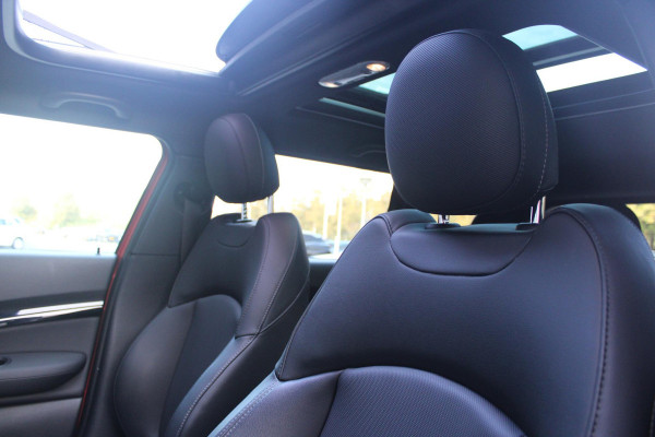 MINI Clubman 1.5 136PK COOPER CHILI AUTOMAAT | PANORAMISCH SCHUIF/KANTELDAK | NAVIGATIE | LEDEREN BEKLEDING | STOELVERWARMING | 17" LICHTMETALEN VELGEN | UNION JACK ACHTER LICHTEN | KEYLESS ENTRY / START |