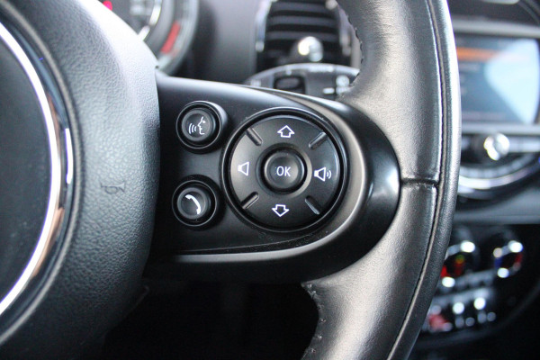 MINI Clubman 1.5 136PK COOPER CHILI AUTOMAAT | PANORAMISCH SCHUIF/KANTELDAK | NAVIGATIE | LEDEREN BEKLEDING | STOELVERWARMING | 17" LICHTMETALEN VELGEN | UNION JACK ACHTER LICHTEN | KEYLESS ENTRY / START |
