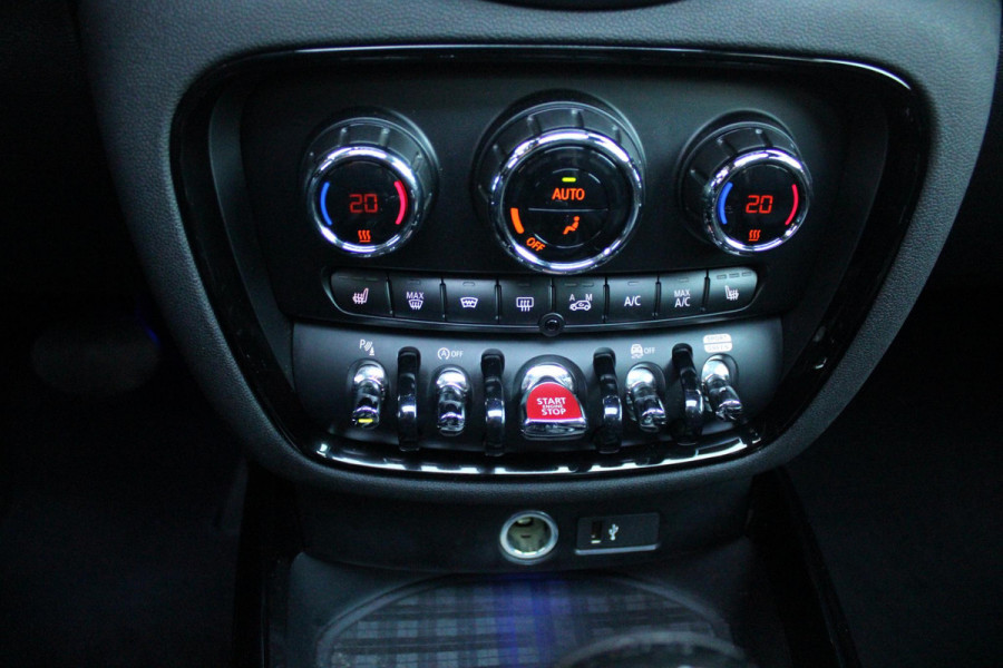 MINI Clubman 1.5 136PK COOPER CHILI AUTOMAAT | PANORAMISCH SCHUIF/KANTELDAK | NAVIGATIE | LEDEREN BEKLEDING | STOELVERWARMING | 17" LICHTMETALEN VELGEN | UNION JACK ACHTER LICHTEN | KEYLESS ENTRY / START |