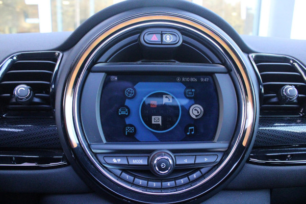 MINI Clubman 1.5 136PK COOPER CHILI AUTOMAAT | PANORAMISCH SCHUIF/KANTELDAK | NAVIGATIE | LEDEREN BEKLEDING | STOELVERWARMING | 17" LICHTMETALEN VELGEN | UNION JACK ACHTER LICHTEN | KEYLESS ENTRY / START |