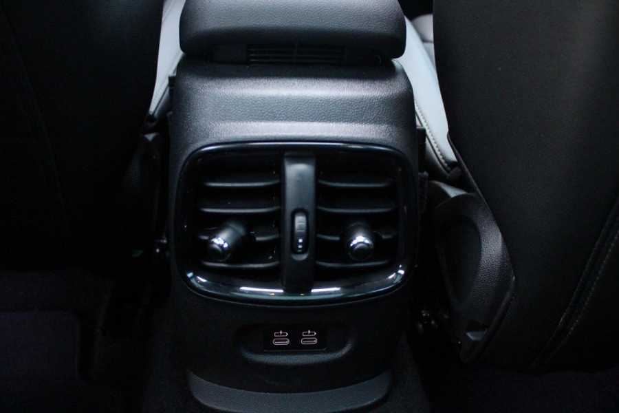 MINI Clubman 1.5 136PK COOPER CHILI AUTOMAAT | PANORAMISCH SCHUIF/KANTELDAK | NAVIGATIE | LEDEREN BEKLEDING | STOELVERWARMING | 17" LICHTMETALEN VELGEN | UNION JACK ACHTER LICHTEN | KEYLESS ENTRY / START |