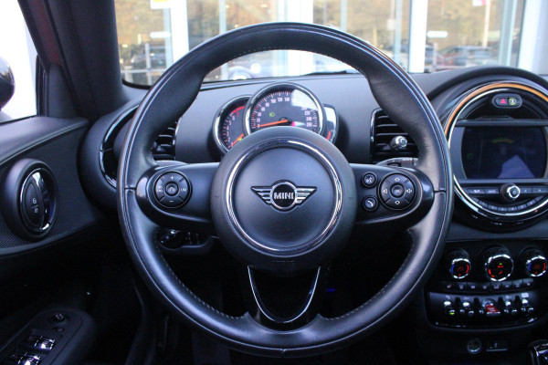 MINI Clubman 1.5 136PK COOPER CHILI AUTOMAAT | PANORAMISCH SCHUIF/KANTELDAK | NAVIGATIE | LEDEREN BEKLEDING | STOELVERWARMING | 17" LICHTMETALEN VELGEN | UNION JACK ACHTER LICHTEN | KEYLESS ENTRY / START |