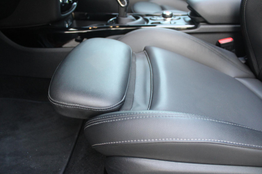 MINI Clubman 1.5 136PK COOPER CHILI AUTOMAAT | PANORAMISCH SCHUIF/KANTELDAK | NAVIGATIE | LEDEREN BEKLEDING | STOELVERWARMING | 17" LICHTMETALEN VELGEN | UNION JACK ACHTER LICHTEN | KEYLESS ENTRY / START |