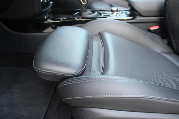 MINI Clubman 1.5 136PK COOPER CHILI AUTOMAAT | PANORAMISCH SCHUIF/KANTELDAK | NAVIGATIE | LEDEREN BEKLEDING | STOELVERWARMING | 17" LICHTMETALEN VELGEN | UNION JACK ACHTER LICHTEN | KEYLESS ENTRY / START |