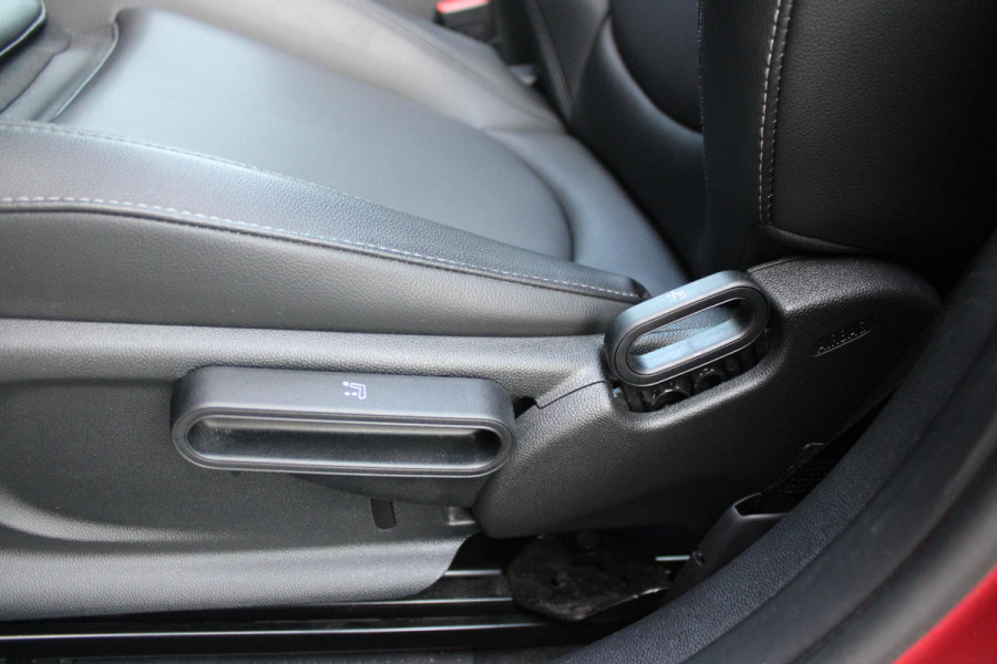MINI Clubman 1.5 136PK COOPER CHILI AUTOMAAT | PANORAMISCH SCHUIF/KANTELDAK | NAVIGATIE | LEDEREN BEKLEDING | STOELVERWARMING | 17" LICHTMETALEN VELGEN | UNION JACK ACHTER LICHTEN | KEYLESS ENTRY / START |