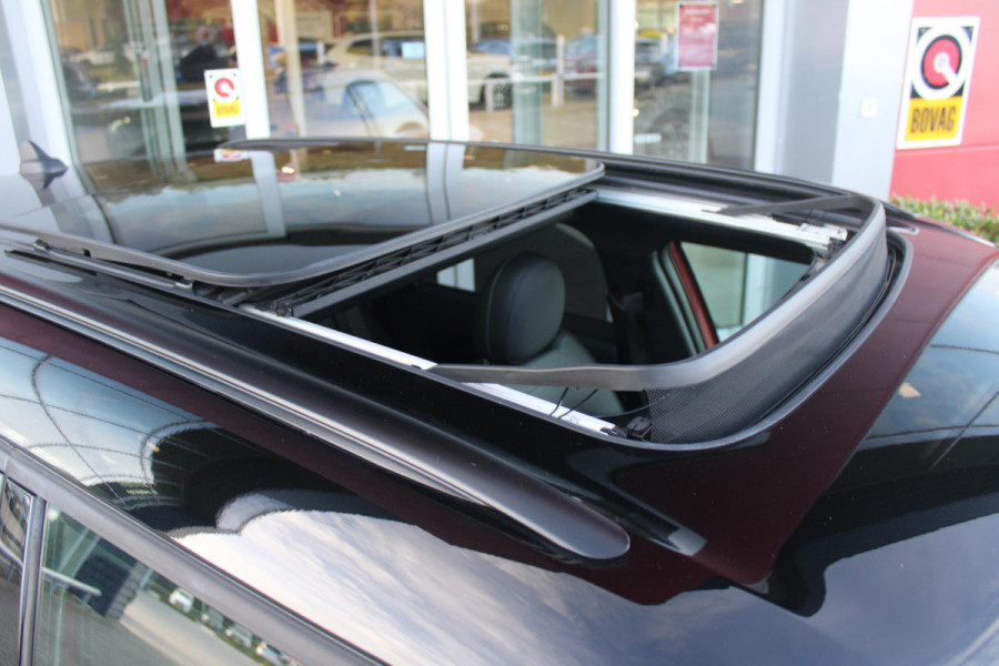 MINI Clubman 1.5 136PK COOPER CHILI AUTOMAAT | PANORAMISCH SCHUIF/KANTELDAK | NAVIGATIE | LEDEREN BEKLEDING | STOELVERWARMING | 17" LICHTMETALEN VELGEN | UNION JACK ACHTER LICHTEN | KEYLESS ENTRY / START |