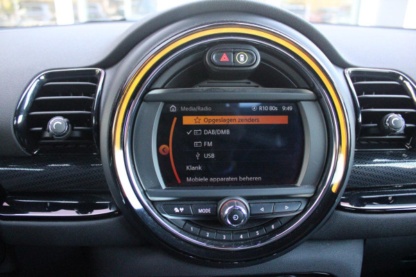 MINI Clubman 1.5 136PK COOPER CHILI AUTOMAAT | PANORAMISCH SCHUIF/KANTELDAK | NAVIGATIE | LEDEREN BEKLEDING | STOELVERWARMING | 17" LICHTMETALEN VELGEN | UNION JACK ACHTER LICHTEN | KEYLESS ENTRY / START |