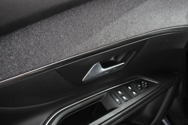 Peugeot 5008 1.2 PureTech 130pk Automaat Allure Navigatie Climate Control 7 Zits Virtual Cockpit Apple Carplay/Android Auto Keyless Entry Stoelverwarming Camera Cruise Control Elektrische Achterklep