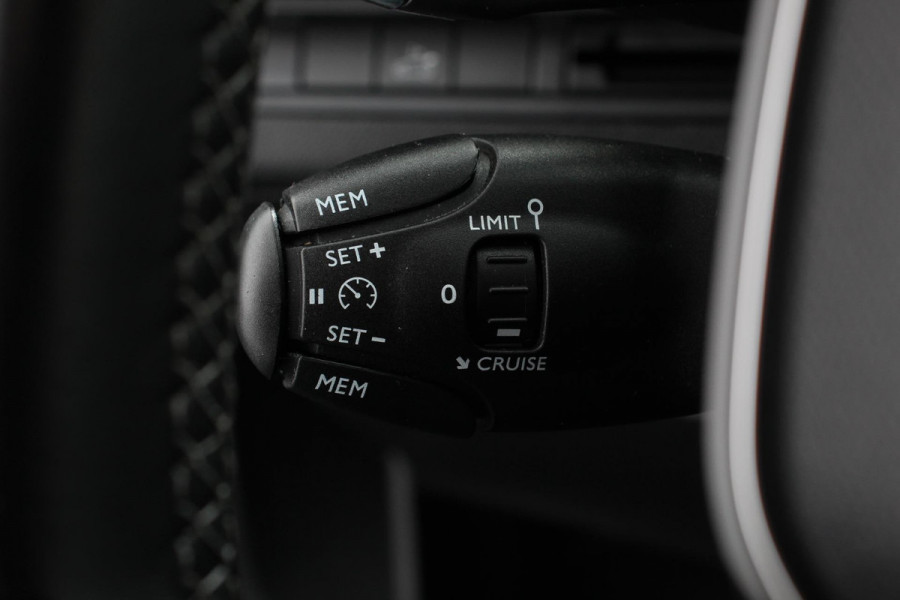 Peugeot 5008 1.2 PureTech 130pk Automaat Allure Navigatie Climate Control 7 Zits Virtual Cockpit Apple Carplay/Android Auto Keyless Entry Stoelverwarming Camera Cruise Control Elektrische Achterklep