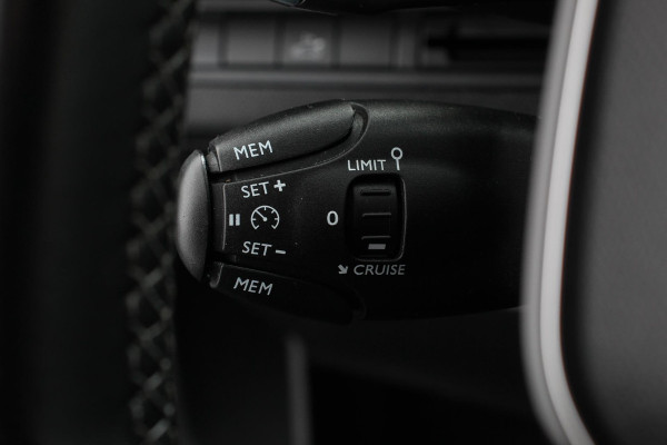 Peugeot 5008 1.2 PureTech 130pk Automaat Allure Navigatie Climate Control 7 Zits Virtual Cockpit Apple Carplay/Android Auto Keyless Entry Stoelverwarming Camera Cruise Control Elektrische Achterklep