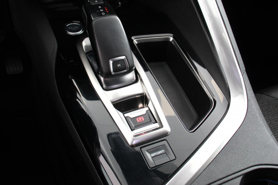 Peugeot 5008 1.2 PureTech 130pk Automaat Allure Navigatie Climate Control 7 Zits Virtual Cockpit Apple Carplay/Android Auto Keyless Entry Stoelverwarming Camera Cruise Control Elektrische Achterklep